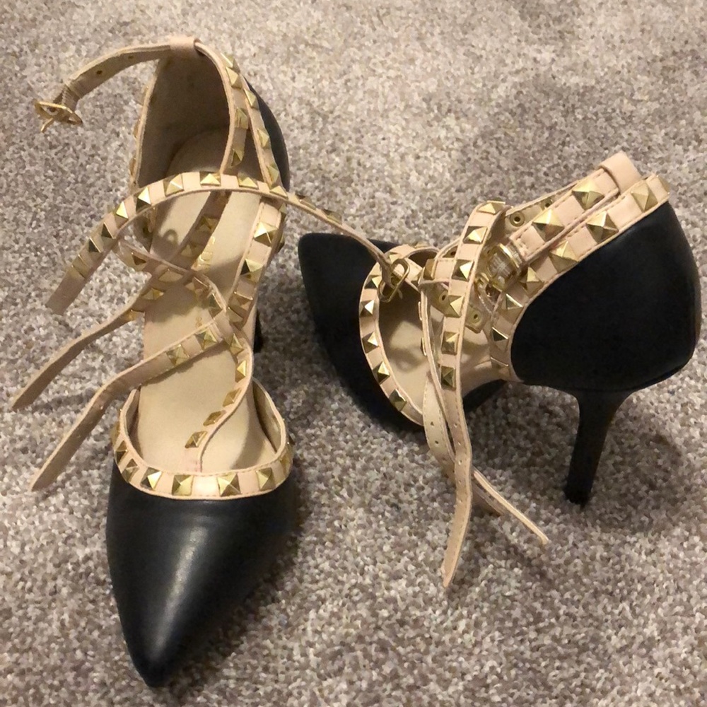Size 7 heels never worn